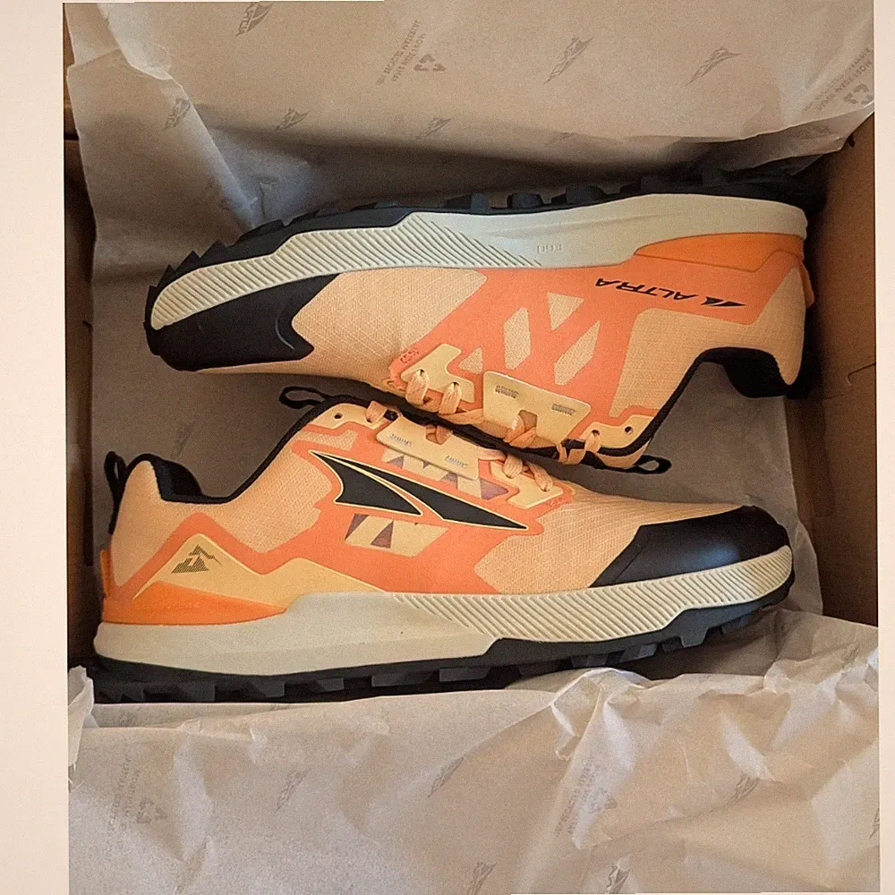 lightweight women's hiking shoes
